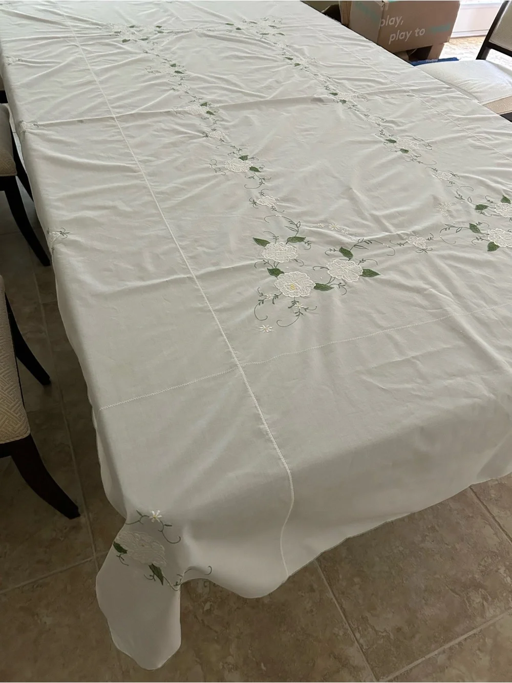 Vintage Floral Embroidered Tablecloth 98x64 AND Set of 14 Napkins White Elegant